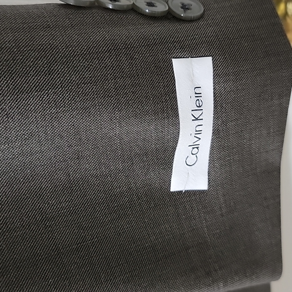 NWT Men's Calvin Klein X-Fit Suit, 40R, 33W. New with tags! - Picture 3 of 12